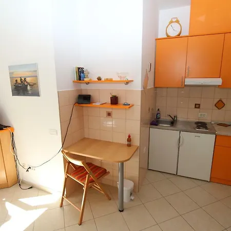 Simple Studio Dugis 마카르스카